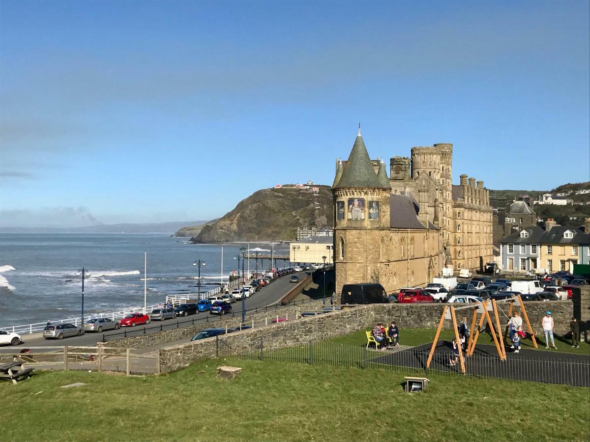 4, 1 Laura Place * Aberystwyth