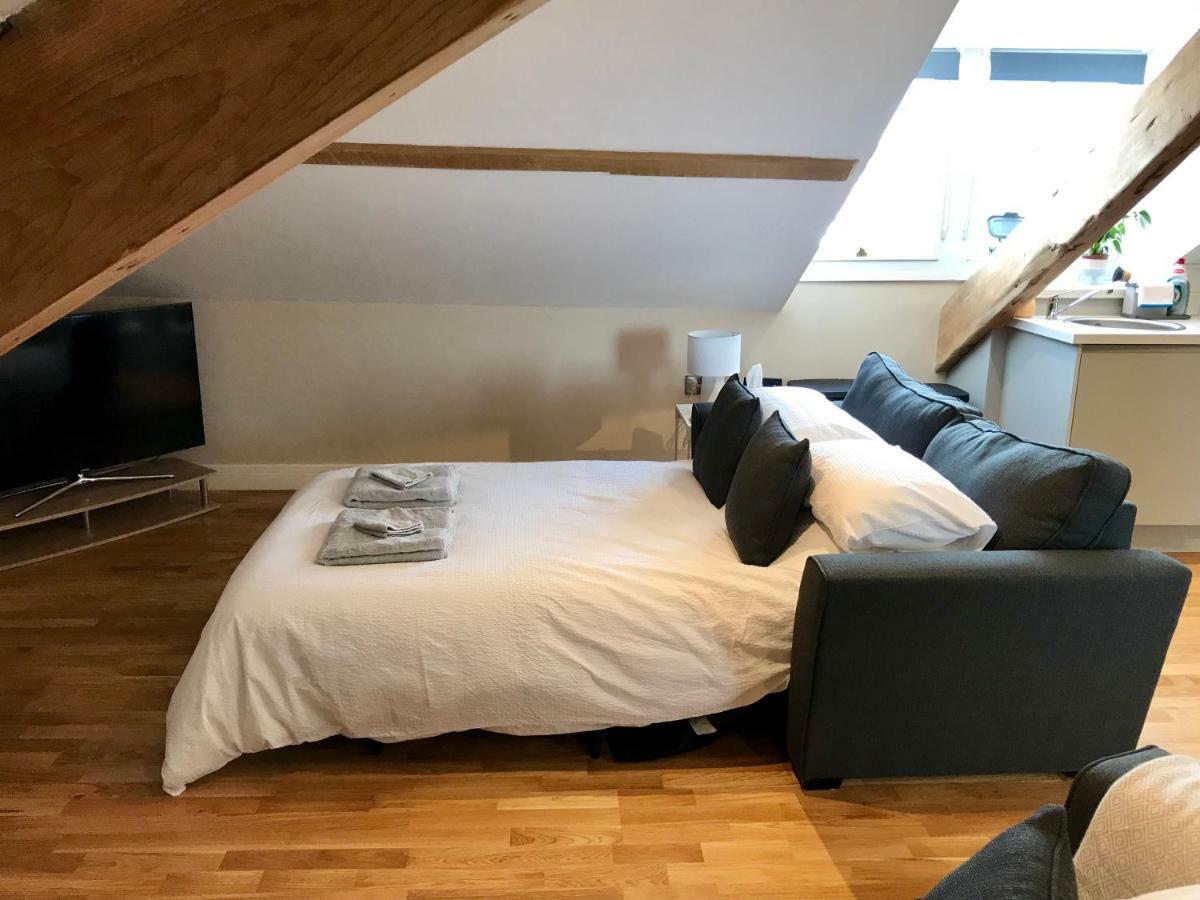 4, 1 Laura Place Apartment *